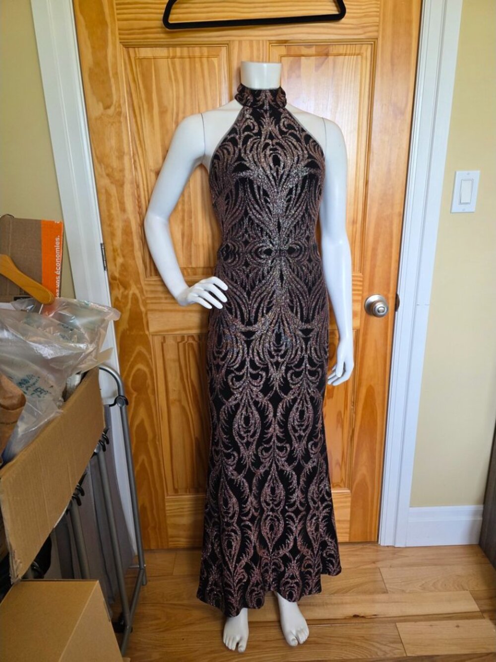 💛 82. Betsy & Adam Size 2 Slinky Glitter Print T-Back Formal Dress